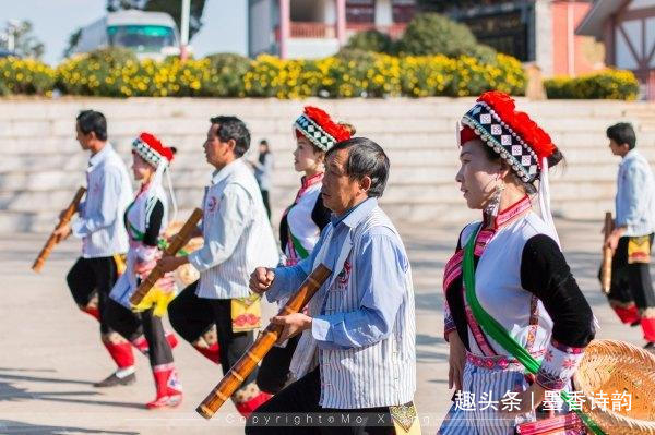 彝族有多少人口_彝族服饰