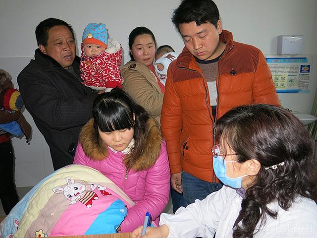                     3岁之前，管住孩子的嘴，儿科医生：这3种东西，小孩子越吃越伤