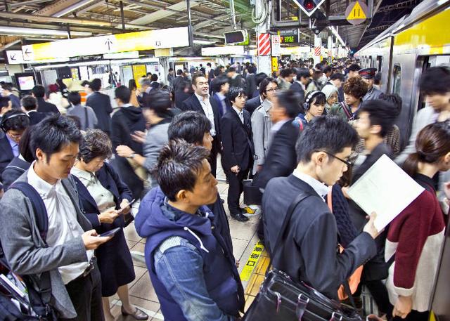 日本东京日常奇景满员电车究竟有多恐怖?真