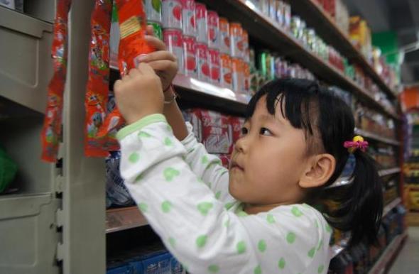                     3岁之前，管住孩子的嘴，儿科医生：这3种东西，小孩子越吃越伤