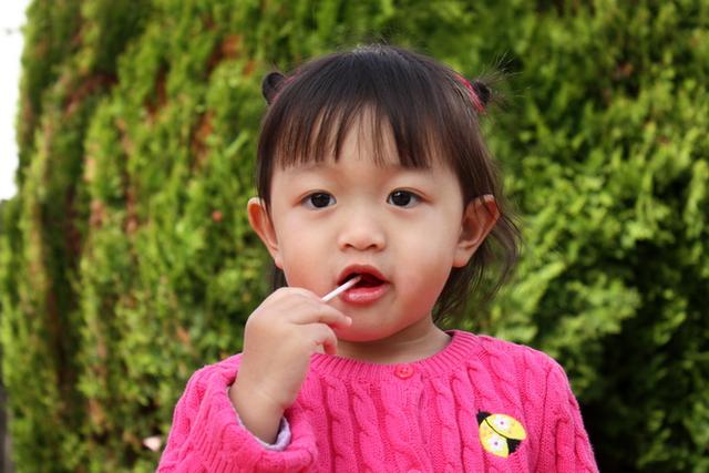                     3岁之前，管住孩子的嘴，儿科医生：这3种东西，小孩子越吃越伤