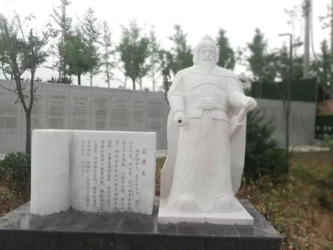 资讯热烈祝贺大宋雷氏五杰汉白玉群雕坐落九龙湾文化广场第283期