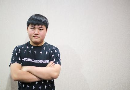 UZI(简自豪)在哪直播?直播间是什么?UZI获奖记