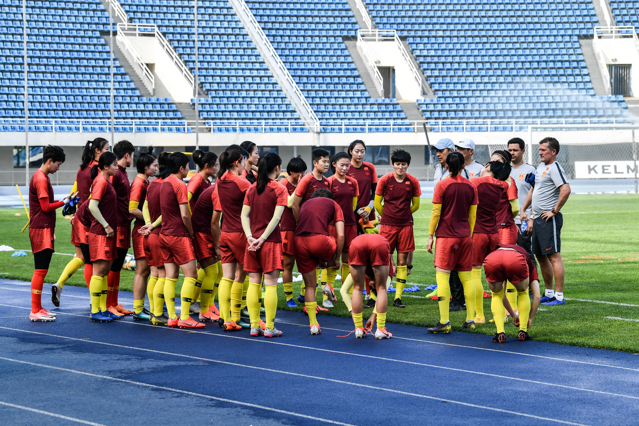 :中国女足小组第三出线 英媒称曼联报价两将遭拒