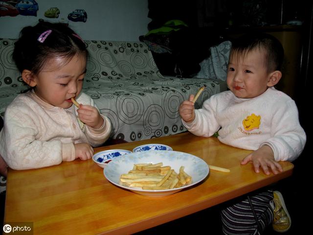 儿科医生强调:病从口入,5岁女娃患胃癌,罪魁祸首是这3种食物