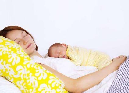                     原创            章子怡晒产后素颜照的背后，告诉你新生儿护理的第一步