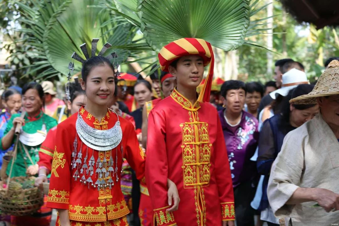 在云南大理的“卡丹丹”少数民族，当地人一直保留着男人坐月子的习俗