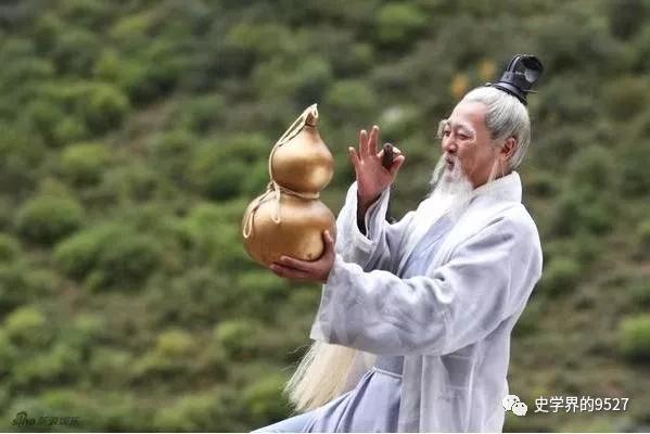 时候|老农拔掉门前一树枝，路过道士说：孙子当中必出帝王！结果成真