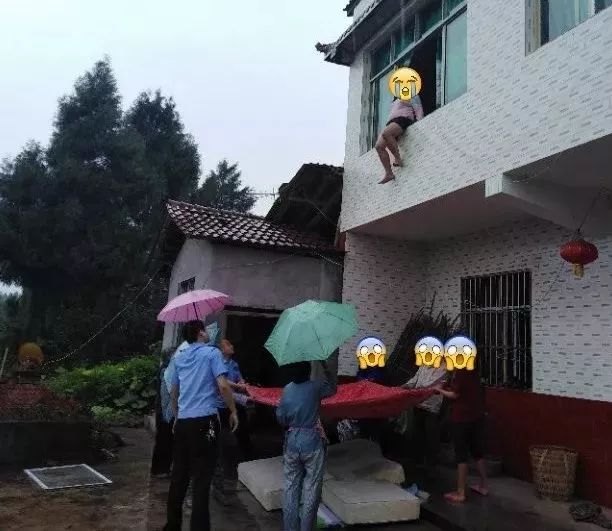 欲从自家二楼往下跳…… 达州渠县公安局李馥派出所 民警迅速冲向代