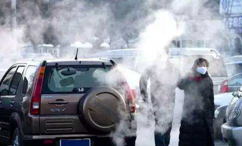                     原创            2岁女童头发全掉光、身高停滞，起因是误食这种东西，家家都有