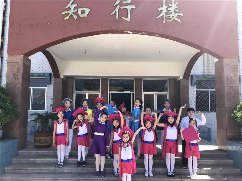 龙口市遇家完小龙口市新港路学校小合唱《四季的问候,女孩们甜美的