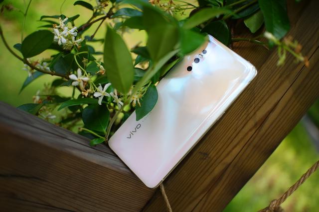 外观靓拍照好游戏顺续航强多项全能vivox27体验
