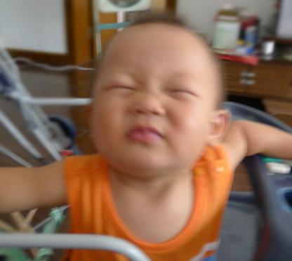                     8个月宝宝吃西瓜，严重腹泻、脱水！孩子太小，3种水果别随便吃
