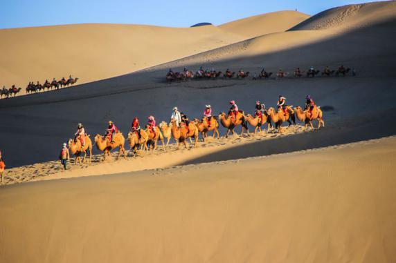 京轩旅游推荐|跟随《东宫》女孩,去看最美的大漠风情!