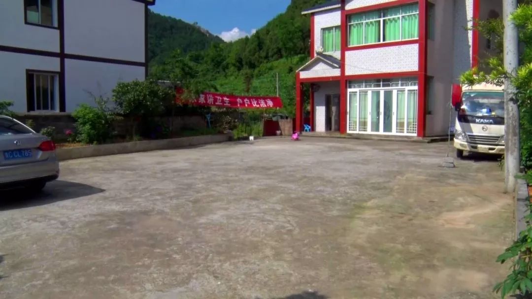 风华镇金字村表彰一批卫生先进
