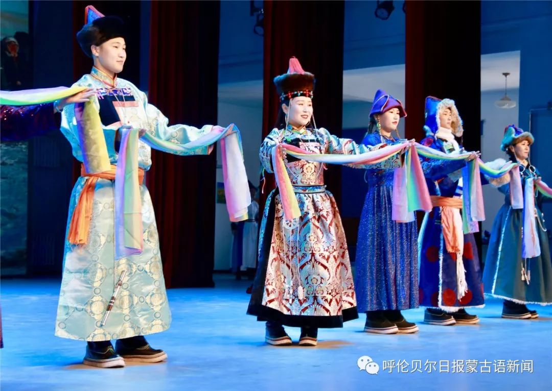 第三届鄂温克族服装服饰大赛 掀起最炫民族风(mongol)
