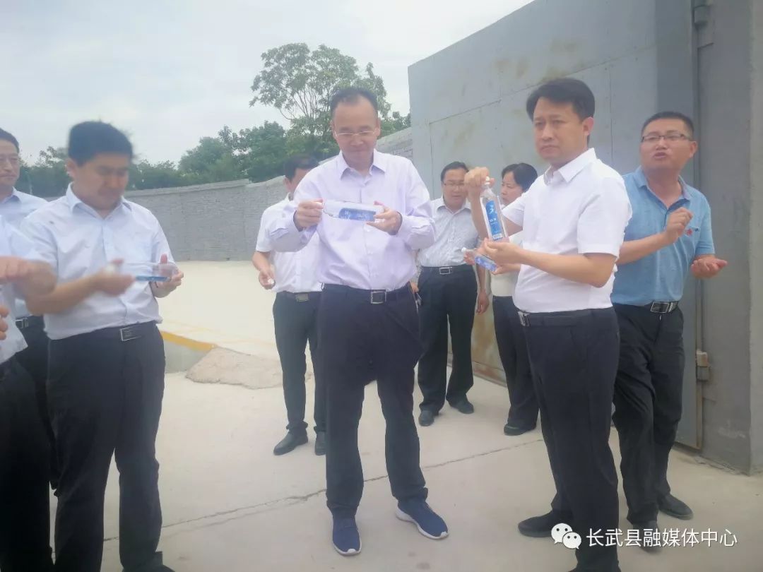 看差距谋发展助脱贫长武县党政代表团赴泾阳县考察学习扶贫社区工厂