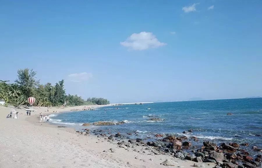 jun      在灼灼夏日, 再去一次海边吧,听听大海的声音,挽起裤腿轻踏