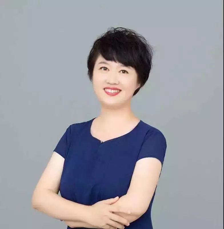 盖兆泉外研社资深编辑,从业21年,主持编写过多套教材和读物《悠游