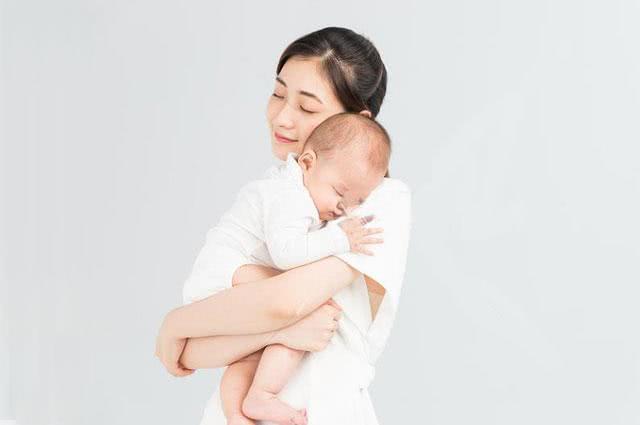                    新生儿为什么在大更前哭闹？