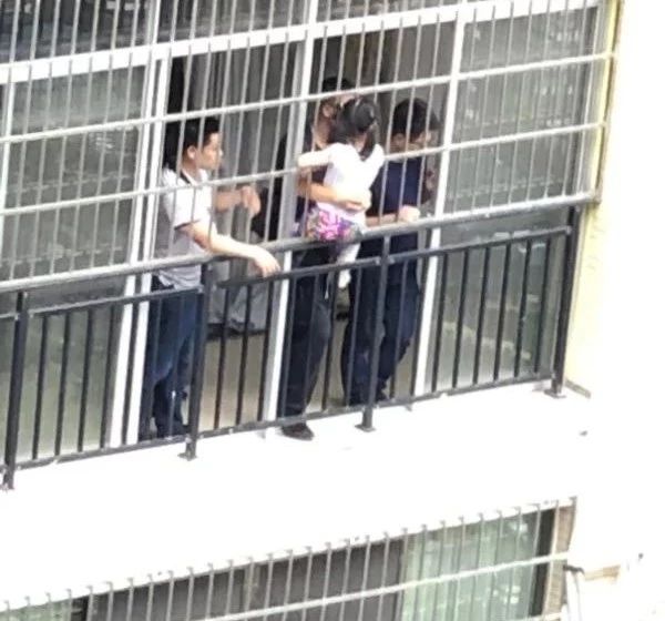 阳台有必要做防护网么 4ff83ca6fecd4b339810844e7885ca2f.jpeg