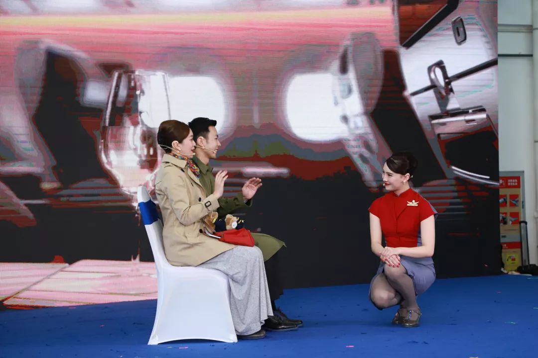 视频美图 | 两岸空姐邀您共乘“华厦梦”航班