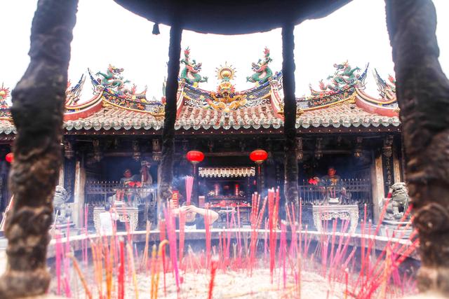 朱元璋下令改建、朱熹题字的关帝庙，整个泉州城香火最旺