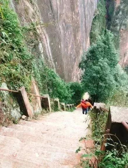 胜天红岩山