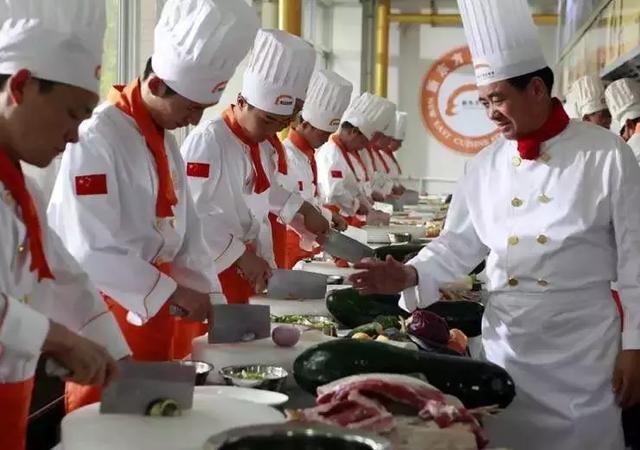 AG旗舰厅那个新东方烹饪学校上市了！学费最高76万创始人或成安徽首富(图5)