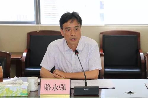 会上,骆永强要求相关部门,科室及项目负责人,一要高度重视,紧盯目标
