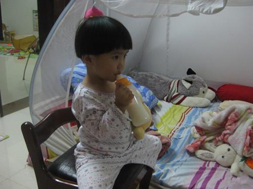                     孩子睡前，让孩子饿着也比吃这4种食物强，对肠胃不好，影响发育