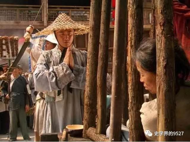 时候|老农拔掉门前一树枝，路过道士说：孙子当中必出帝王！结果成真