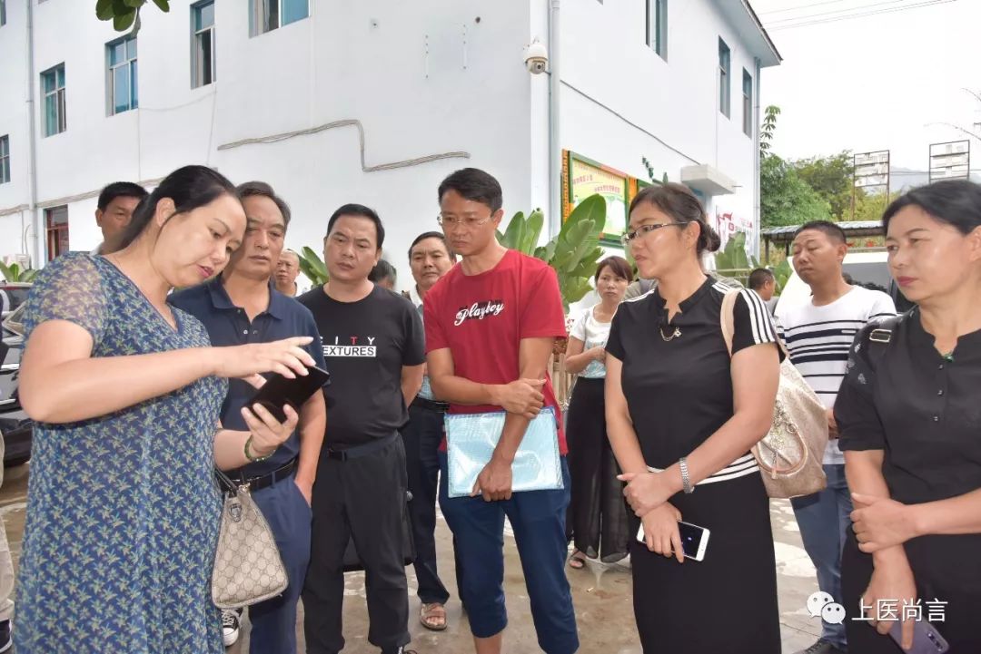 市卫生健康委副主任刘飚,云县人民政府副县长王应森,县社会保险局长