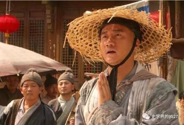 时候|老农拔掉门前一树枝，路过道士说：孙子当中必出帝王！结果成真