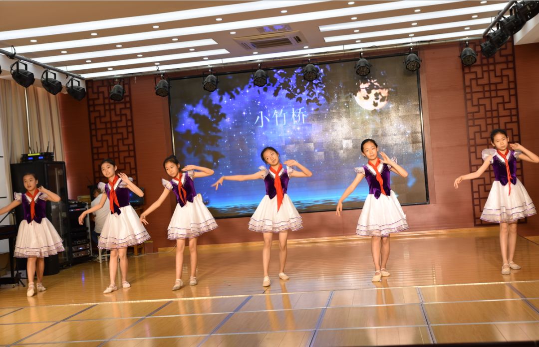 红领巾创未来济南市景山小学举行第二届红领巾创未来科技文化节