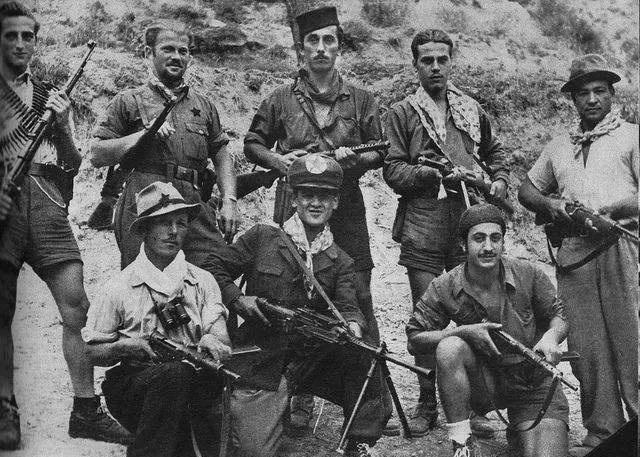 墨索里尼的末日,1943年被赶下台囚禁,1945年被枪决后倒吊示众