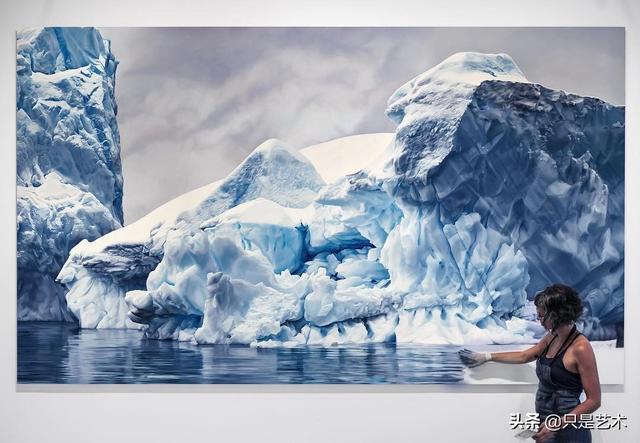 画冰川的女孩,沉迷在这深邃的冰川蓝中