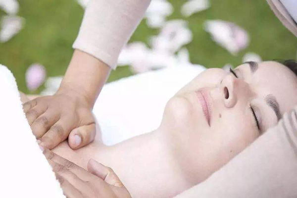 断奶后,妈妈们的胸部想要要恢复原来的模样怎么办呢,但是断奶后的