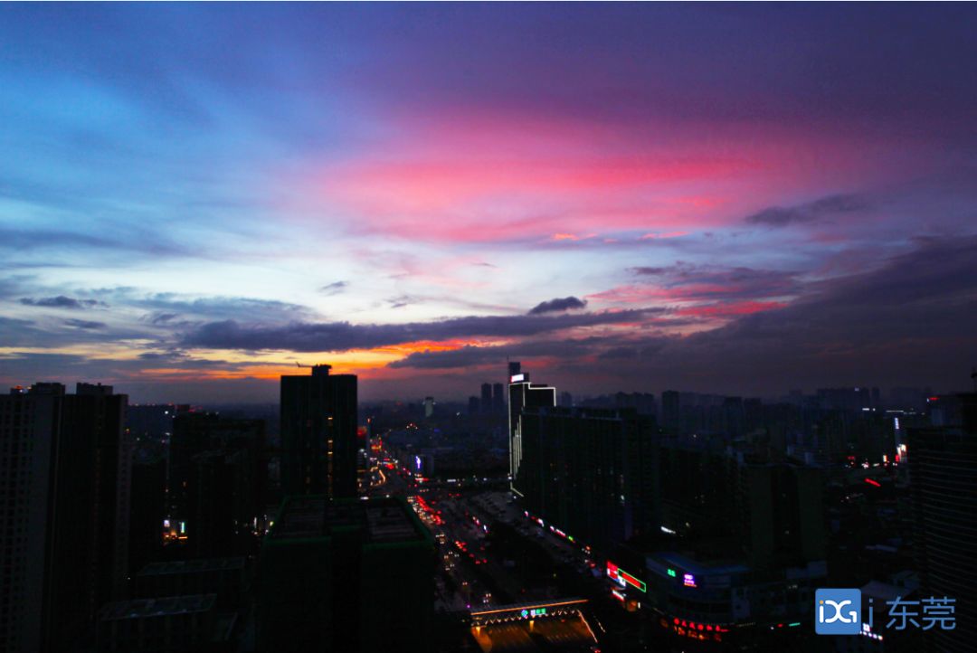 夜幕落下,东莞城市风景 @陈帆 摄