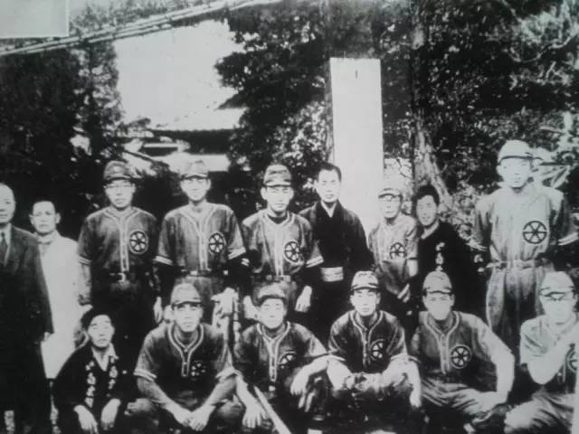 不准叫萨克斯管，叫“金属制弯曲尺八”：日本在太平洋战争其间的“敌性用语”闹剧