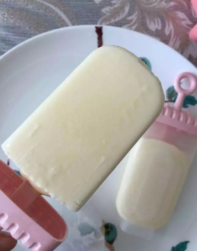 自制冰淇淋只用牛奶 d51a8991244a497fb210a411654af3d0.jpeg