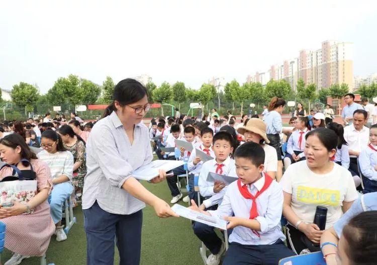 宿迁市实验小学南校区举行四年级10岁成长仪式