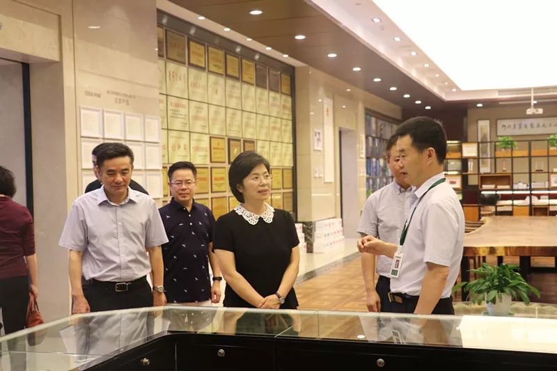 市委常委,统战部部长施艾珠调研新的社会阶层人士统战工作