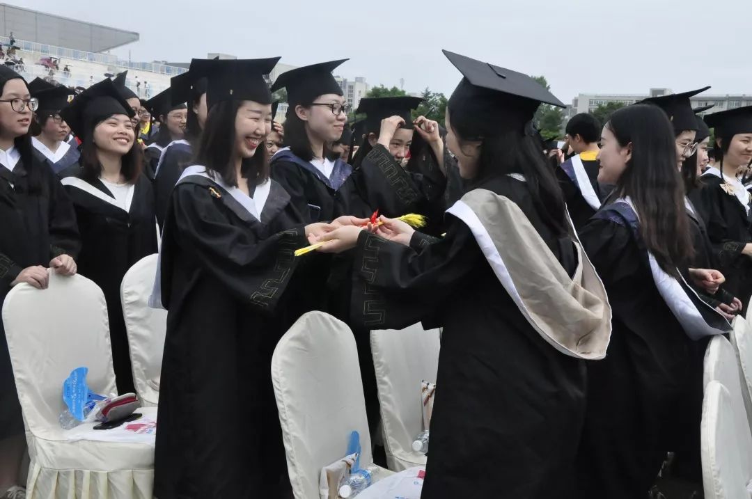 拨苏传穗,将赴前程 ——热烈庆祝成都中医药大学2019届毕业典礼暨授位