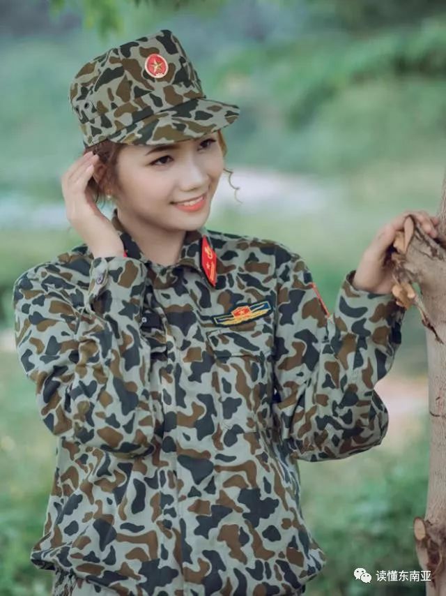 越南一漂亮女军官成为网红面容柔美而备受追捧