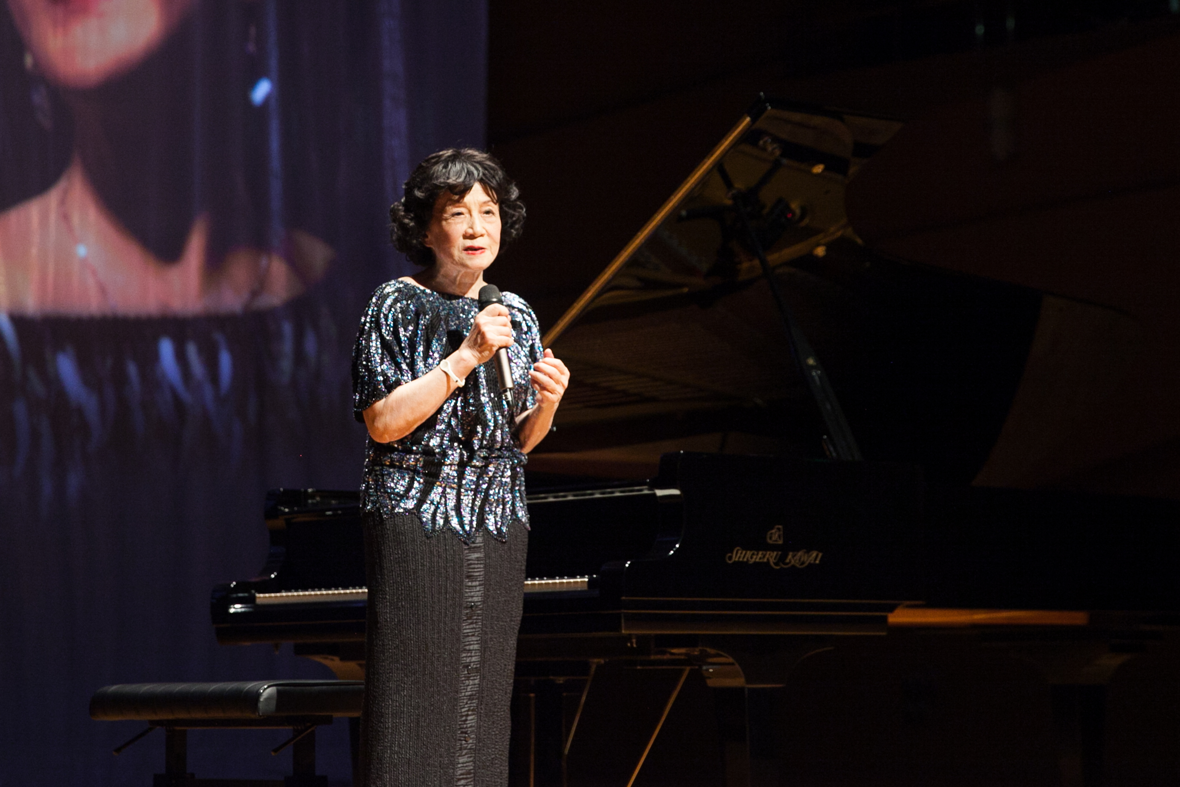 音乐会上,鲍蕙荞教授带来了多首中国风味的钢琴曲目,跨越时间和地域的