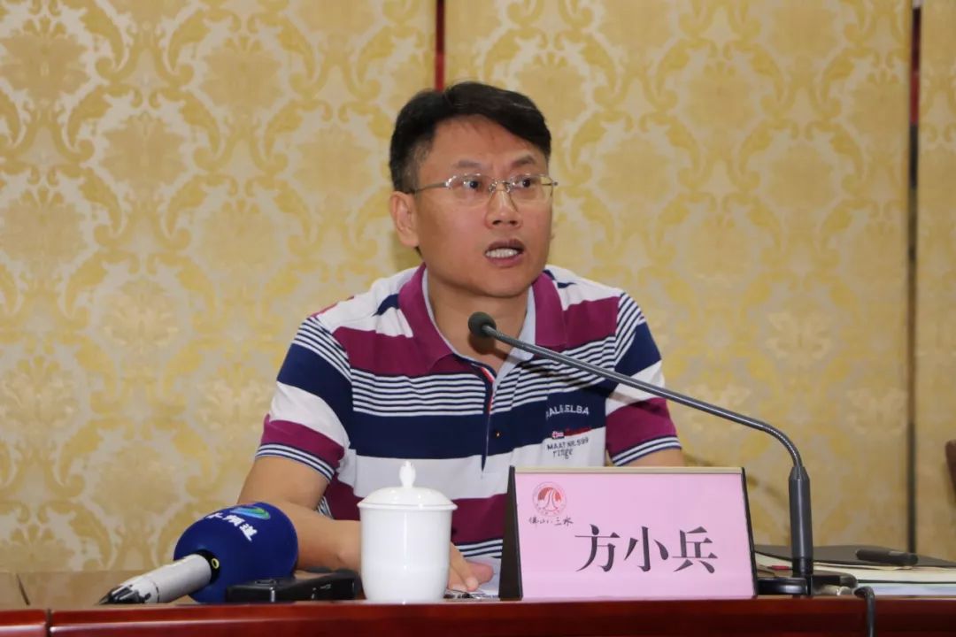 会议最后,方小兵副区长做了总结发言,方小兵区长共提了三点意见:一是