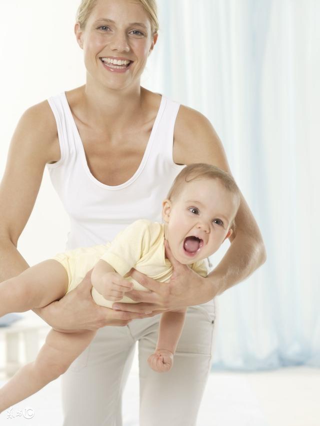                     正确的拥抱姿势是这样的，“爸爸妈妈”我喜欢这个姿势