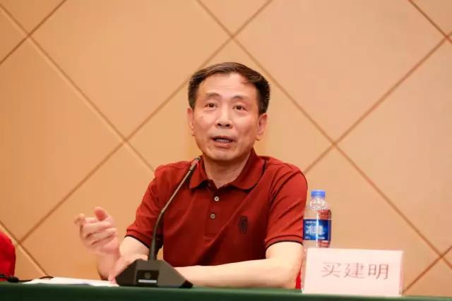 协会会长买建明进行了开班动员,买建明会长与大家分