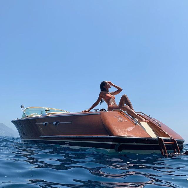 (laura harrier)eleonore toulinں